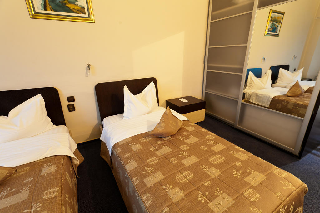Hotel Dacia Rrt Bucharest Room photo