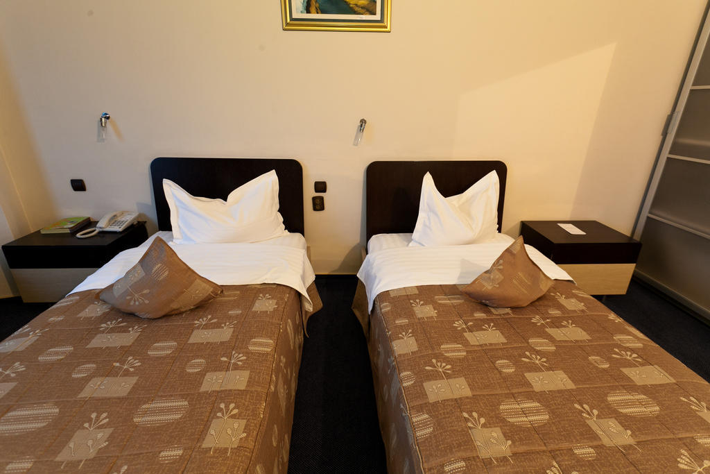 Hotel Dacia Rrt Bucharest Room photo